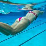 ドルフィンキックのコツと練習方法とは?【水泳上達トレーニングガイド】