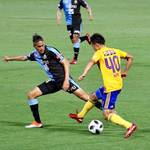 シザースのやり方とコツ!サッカーのドリブルテクニック