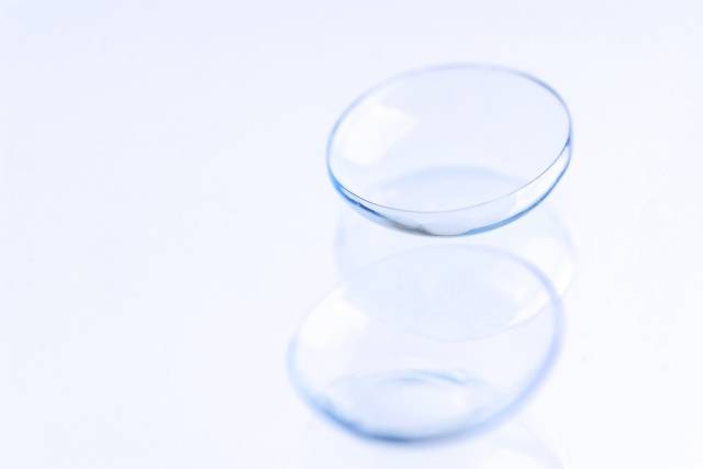 プールでコンタクトはどうするの 水泳の時のコンタクトの注意点とは Activeる