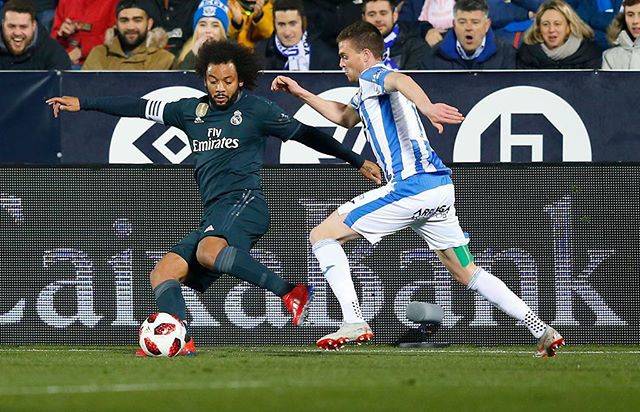 ウイングバックの役割とは 動き方やコツと練習法 サッカーポジション Activeる Page 2