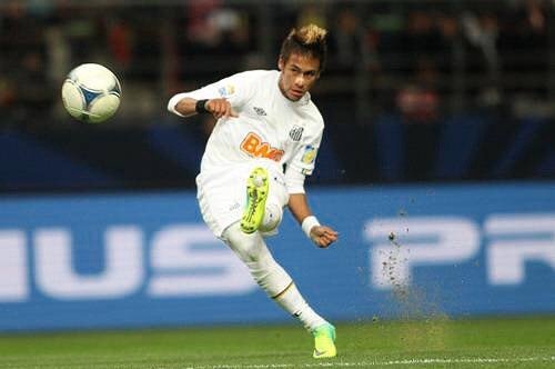 サッカーのシュートを徹底解析 種類や蹴り方のコツ 狙うところとは Activeる Page 2