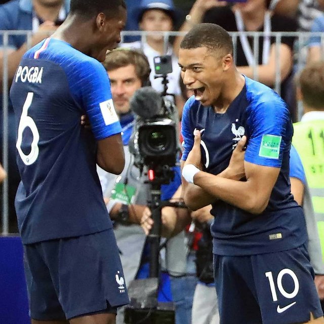 サッカーのゴールパフォーマンス20選!かっこいいポーズはどれ ...