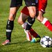 サッカーで1対1のディフェンスで抜かれないための5のコツとは?