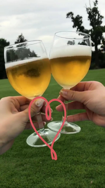 ピクニックにはグラスまで持参しちゃいます!