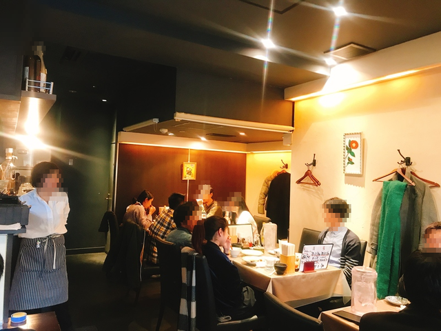 平日のランチ時間帯は近くにお勤めであろうと思われる方々...