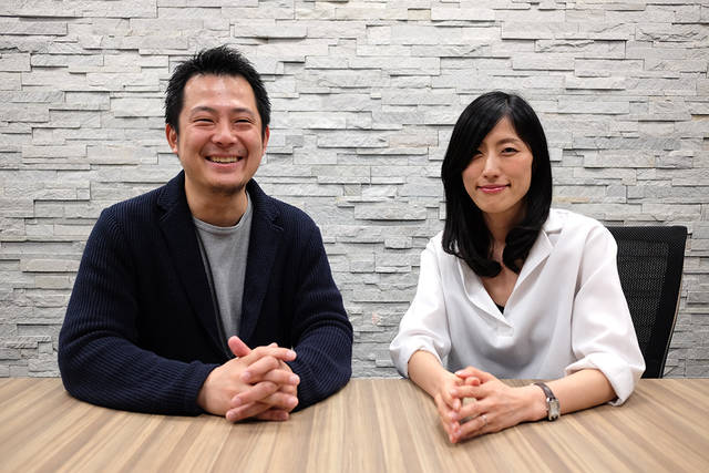 (左)経営管理部 人事グループ マネジャー 岡部さん、...