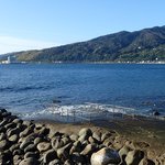 北東の風で沖の方が荒れる