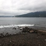 沖は白波が、ビーチは今現在はエントリー可