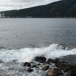 うねりは残っています。