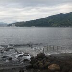 昨日の予報より低気圧が離れた