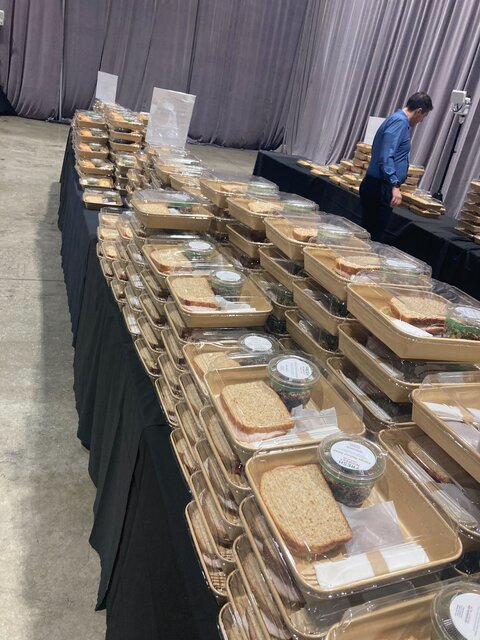 KeyNote後に配られる食事です。ずらっと並んでます。