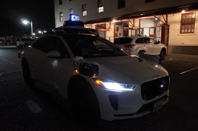 到着したWaymo