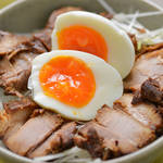 AGAに効果あるかも!?「たっぷりネギのチャーシュー丼」