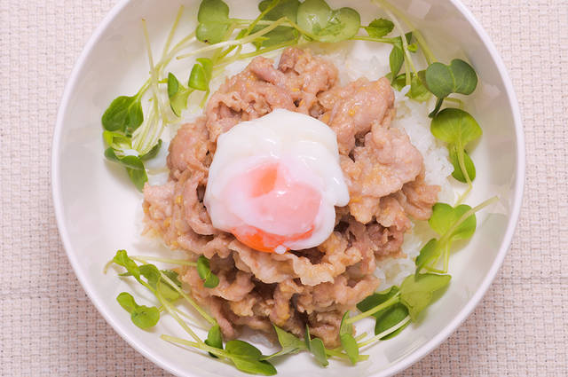 Agaに効果あるかも にんにく香る みそ豚丼 Agaや薄毛 お薬の知識や病院 そして髪の毛によい食べ物をご紹介 髪の悩みなら Aga Help