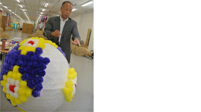 仙台七夕を象徴するくす玉飾り
