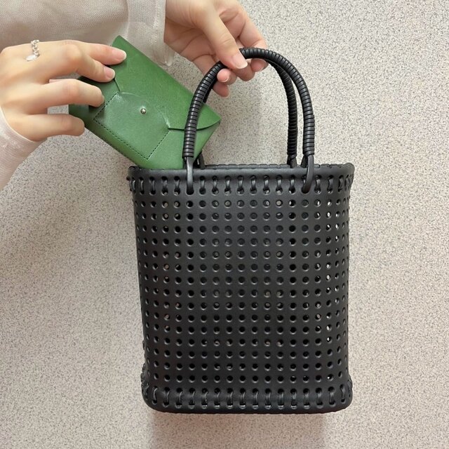 技術と驚きに満ちたレザークラフト irose(イロセ)｜H.P.FRANCE公式サイト