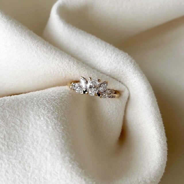 Sweet Pea 18Kバンドリング Sweet Pea】 Princess Tiara Ring｜H.P.FRANCE公式サイト
