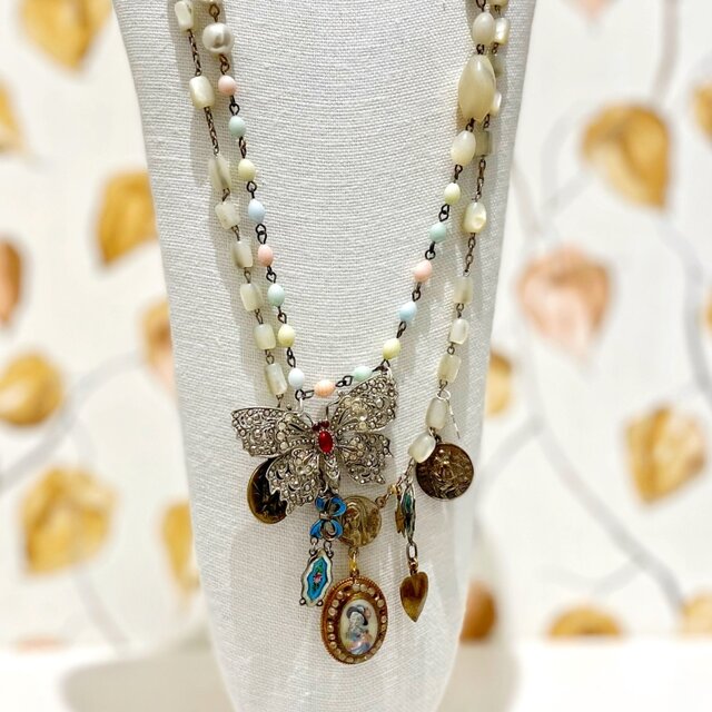 マグパイアンドザワードローブ 子供 ネックレス ビーズ アッシュペーフランス THE MAGPIE ＆ THE WARDROBE Daisy Necklace｜H.P.FRANCE公式サイト