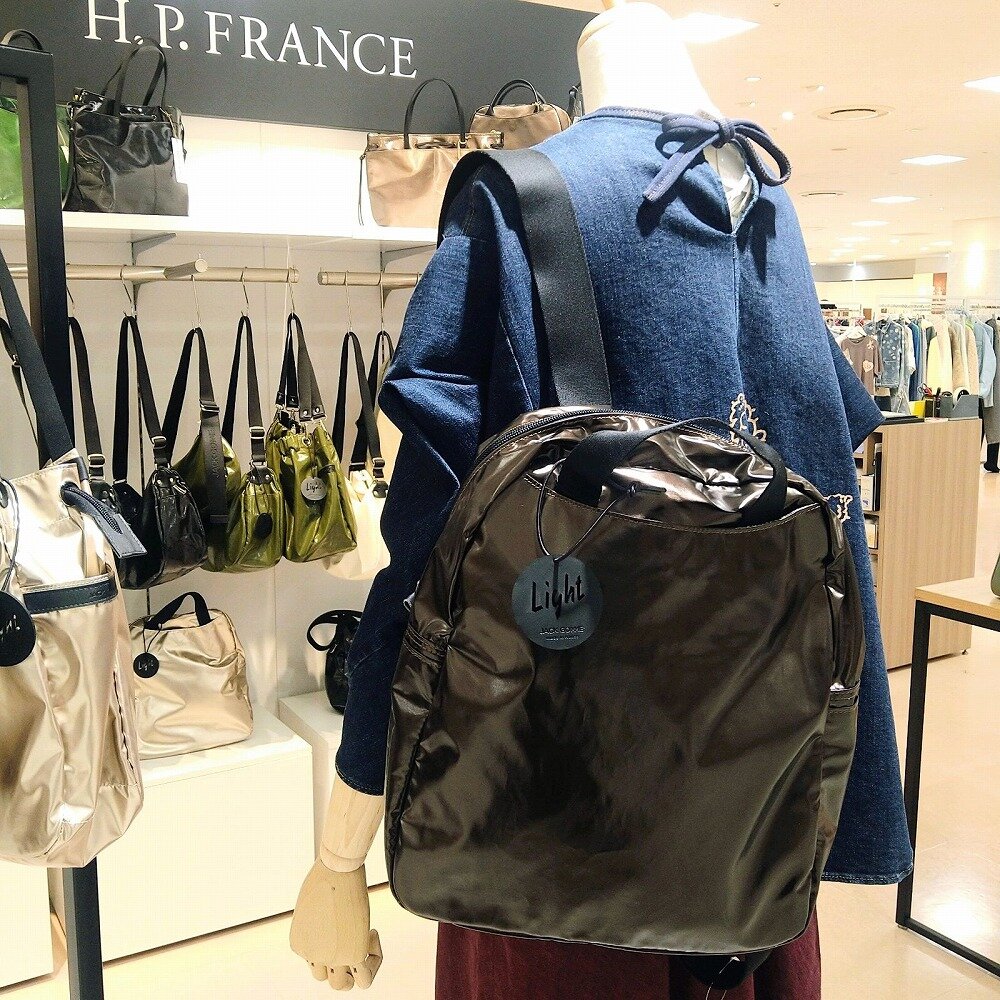 H.P.FRANCE立川店おすすめ！今年注目のトレンドカラー“ブラウン”で楽しむ秋の装い ―バッグ＆ストール ―
