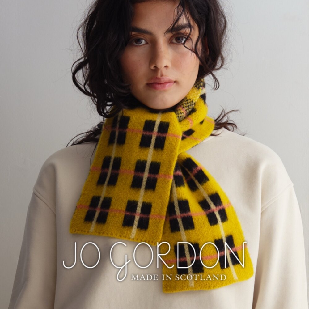 JO GORDON - スコットランドの伝統を纏う、色彩豊かなニット -