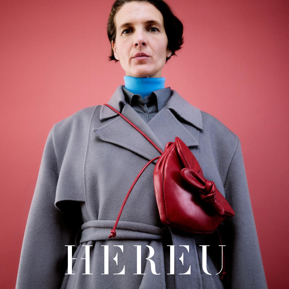 HEREU – 冬の光に映える、かたちと素材感をたのしむバッグ –