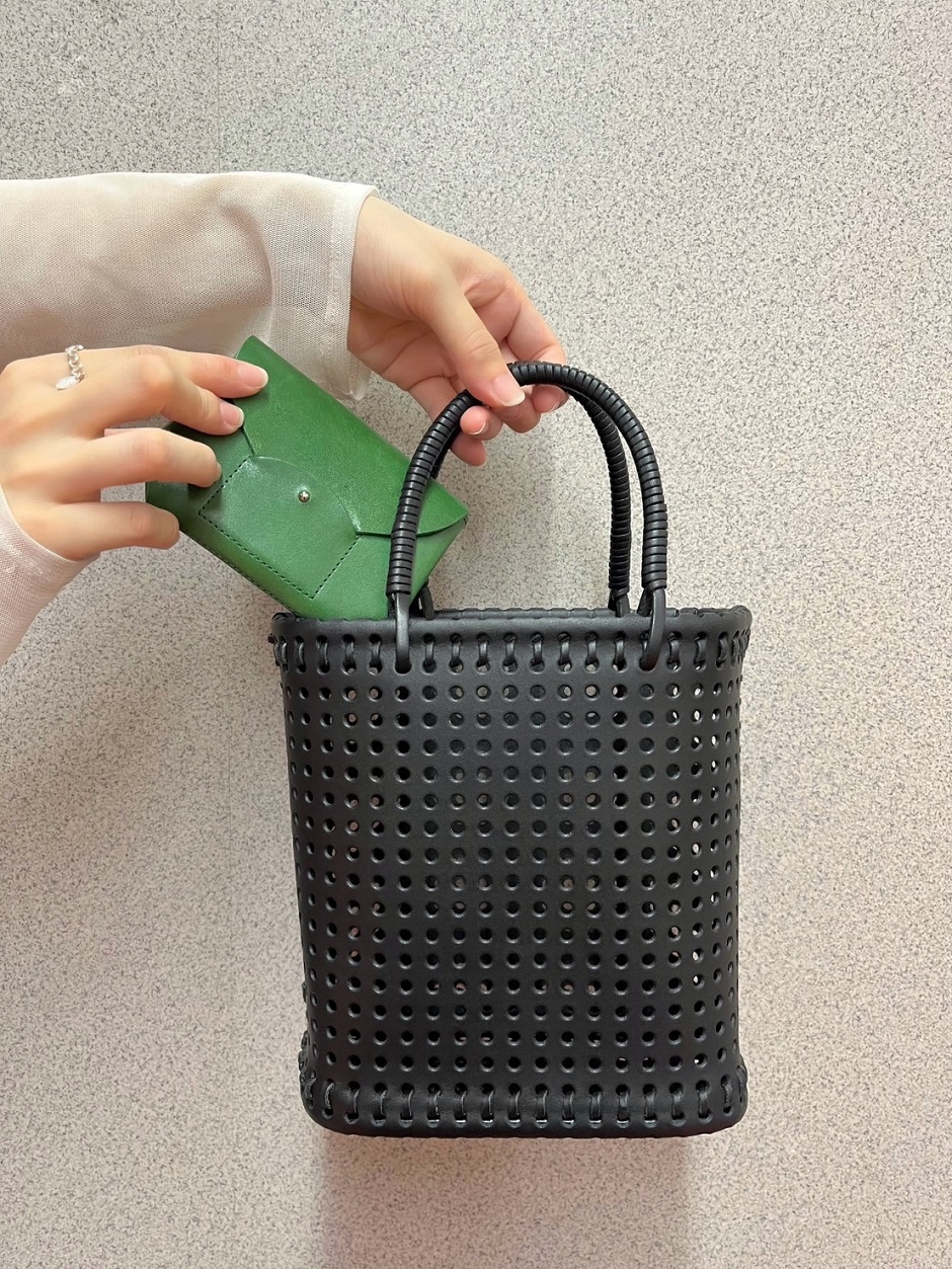 技術と驚きに満ちたレザークラフト irose(イロセ)｜H.P.FRANCE公式サイト