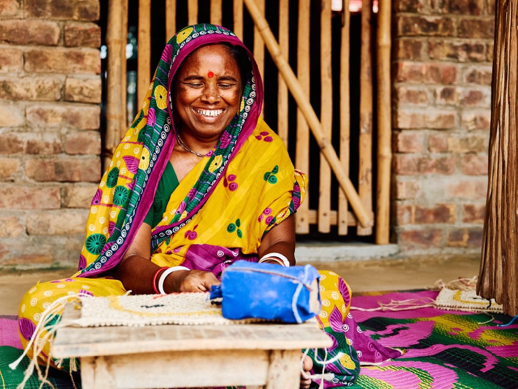 エシカルでカラフル！毎夏の定番、THE JACKSONSのジュートバッグで彩る