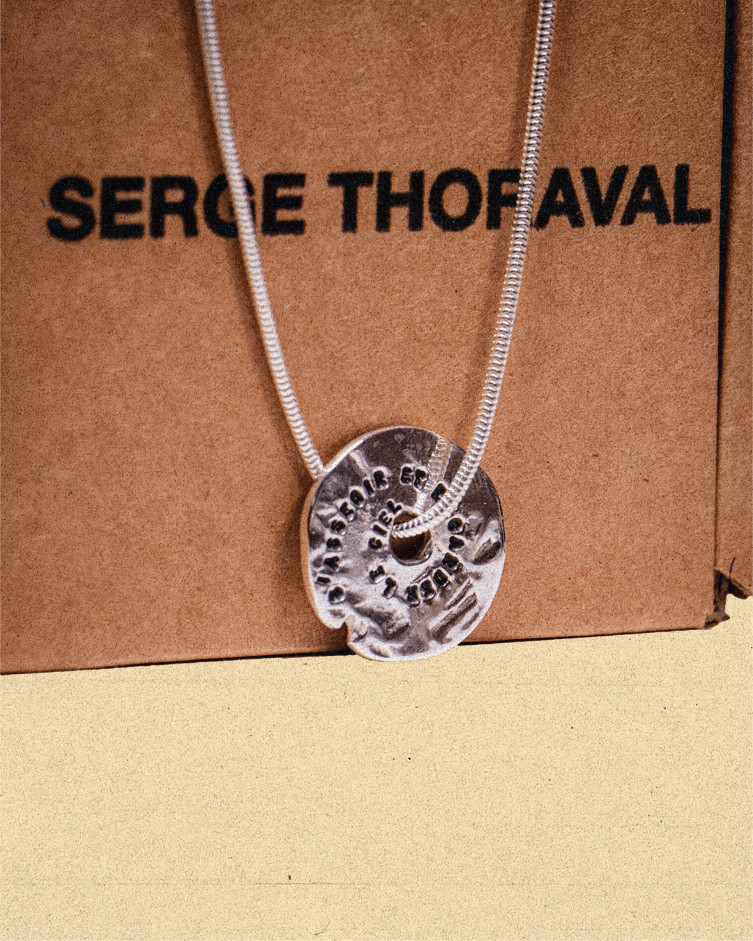 SERGE THORAVAL｜S'asseoir et regarder le ciel｜H.P.FRANCE公式サイト
