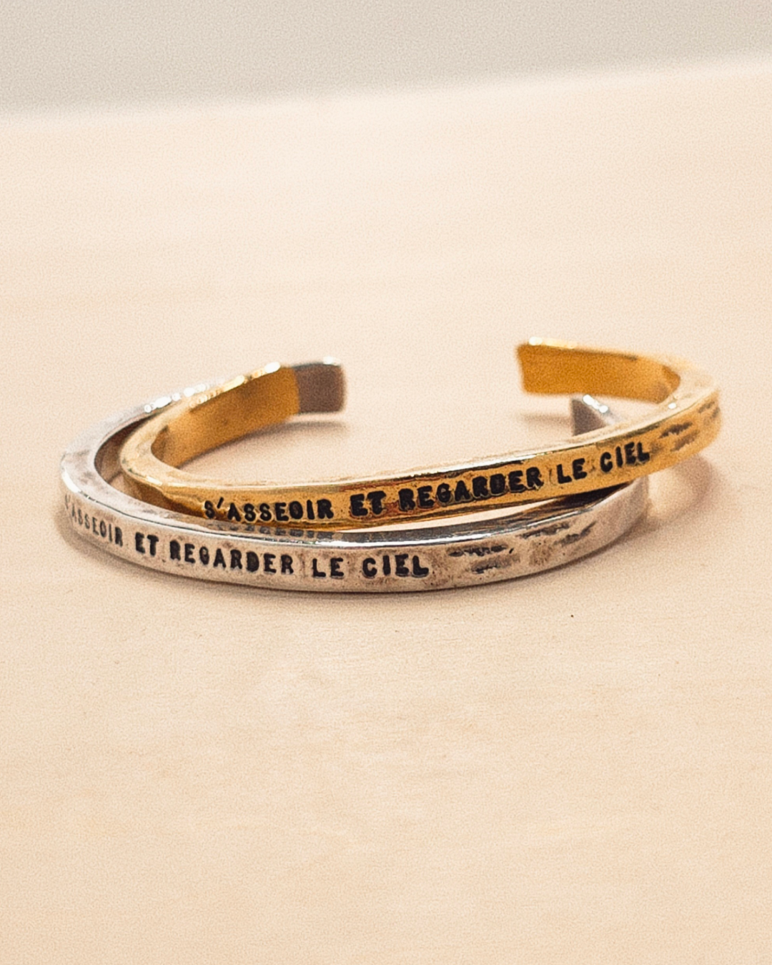 SERGE THORAVAL｜S'asseoir et regarder le ciel｜H.P.FRANCE公式サイト
