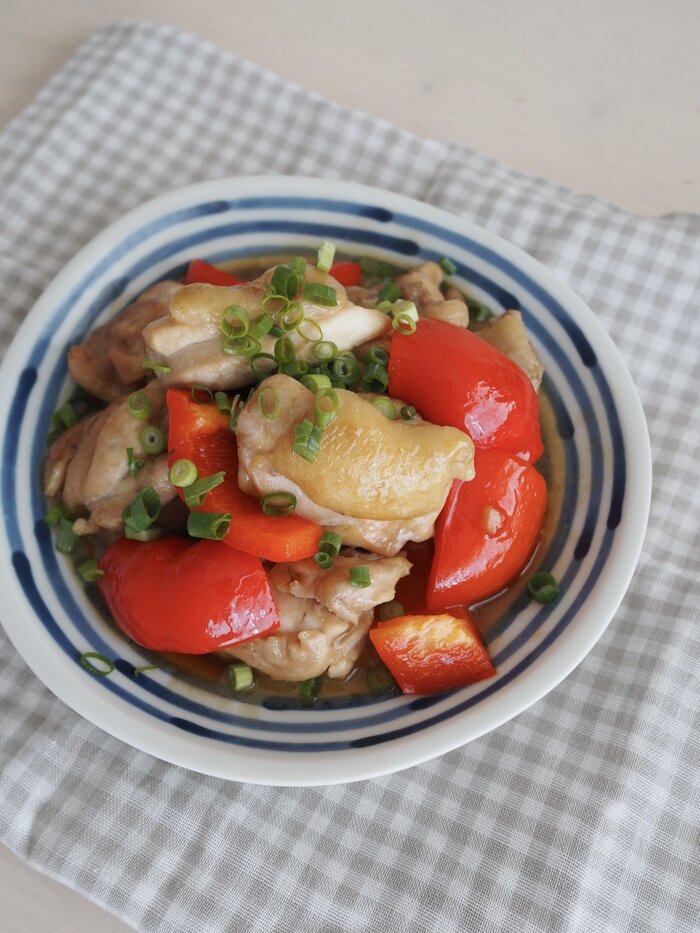 鶏肉とパプリカのガリバタチキン