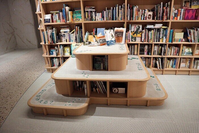 本と出会う場所：「BUNKITSU TOKYO」が創る新たな読書体験【アートな本屋探訪】