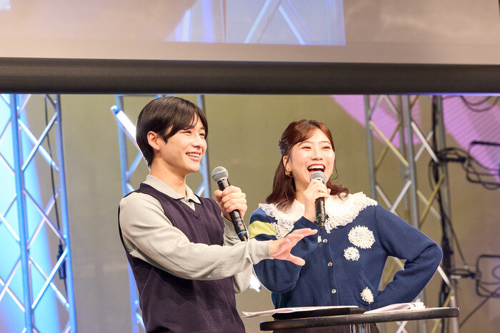 関西テレビアナウンサー 秦令欧奈さん＆田中友梨奈さん ステージ写真