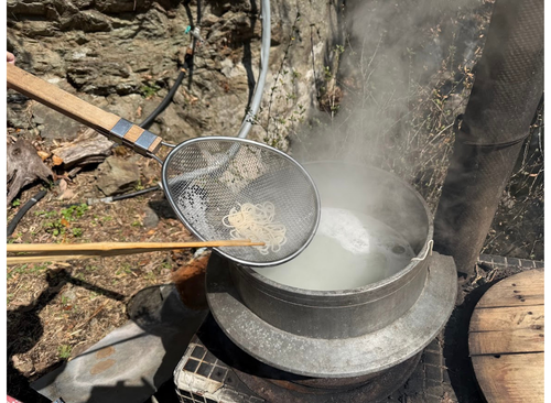 うどんをゆでる