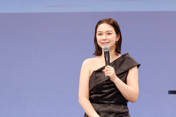 村重杏奈　正面