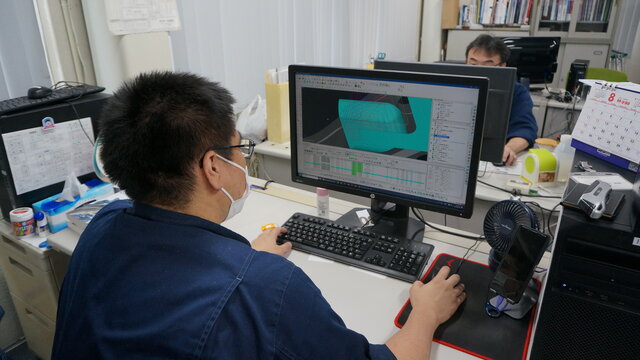 加工の特性に合わせて複数のCAM を使いこなし顧客の求める精度・形状を