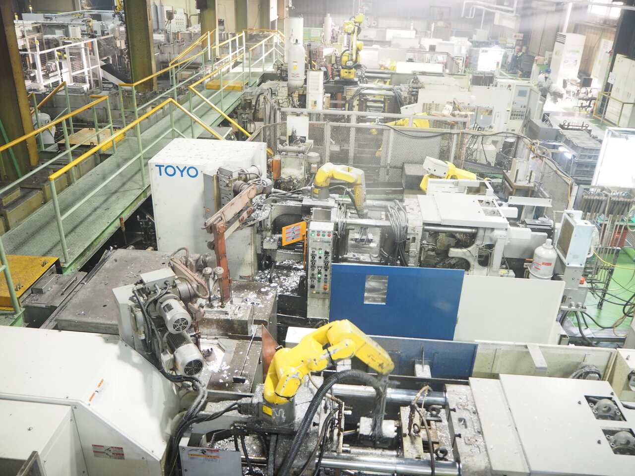 図1　本社工場のダイカスト加工現場