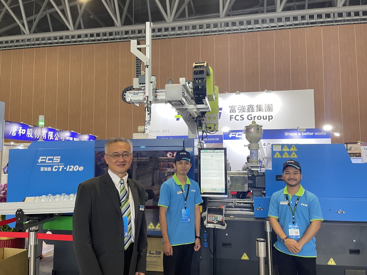 写真１　全電動タイプの「CT-e」シリーズを紹介
