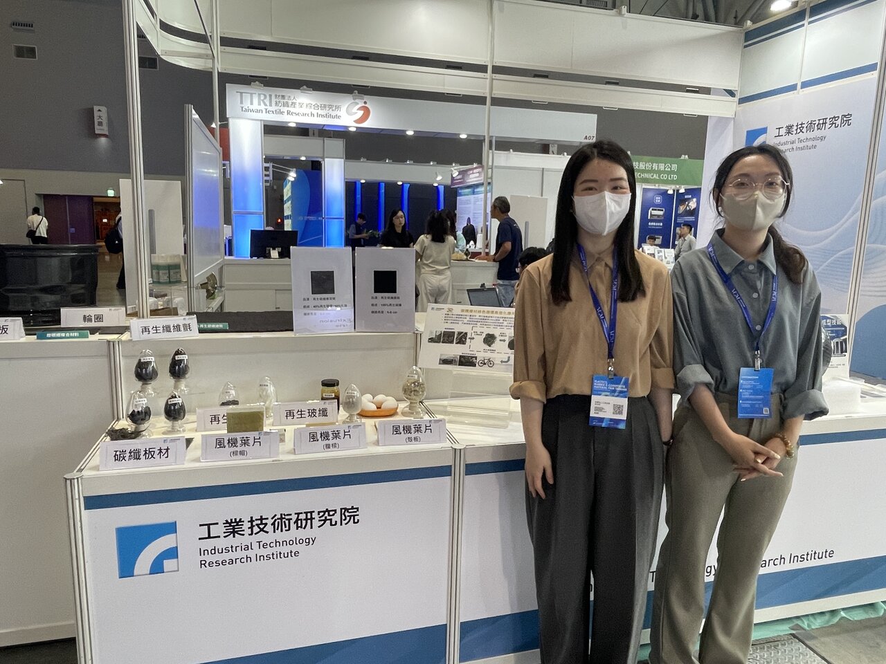 写真５　ITRIは複合材の分解技術を展示