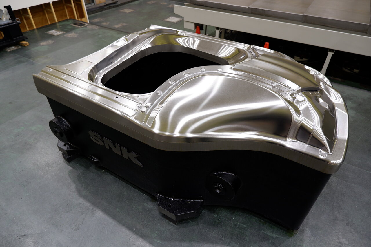 自動車サイドパネル（後部）のプレス金型