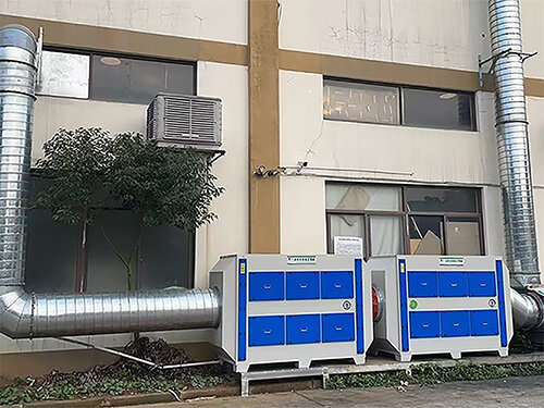 図2　大気汚染防止対策用設備（写真提供：小方暁子）