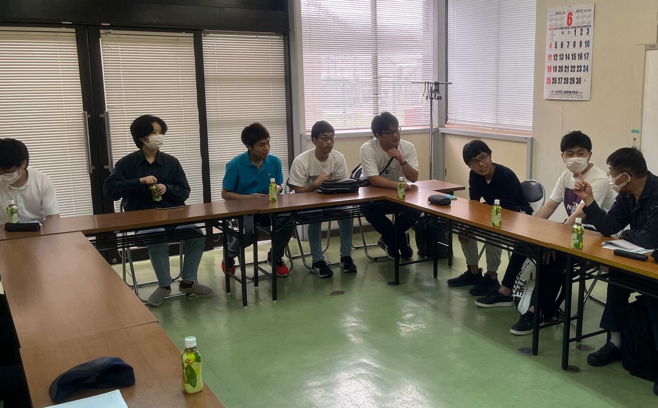 図2　企業との打合せの様子（写真提供：岐阜高専）