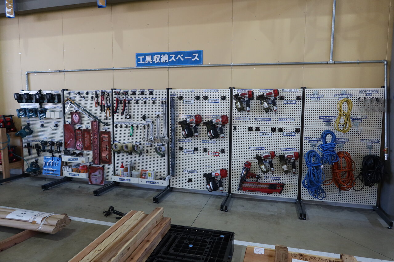 平置きにしていた工具を立体収納でコンパクトかつ見やすく整理