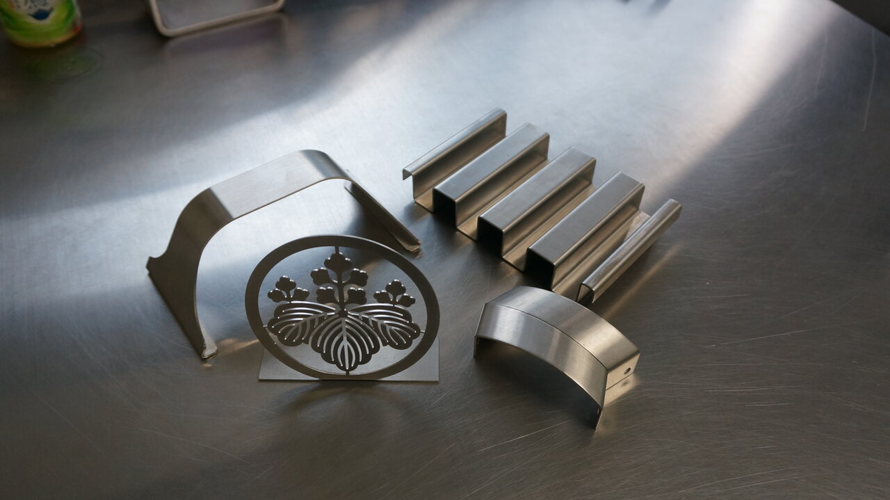 同社の手がけた板金部品の例