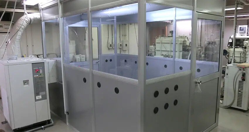 簡易クリーンルーム「E-Room+」。クラス1000以上の汎用分野を対象に顧客ニーズに合わせた施工が可能