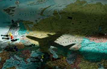 図1 　技術者にとってのグローバル化は語学だけでなく、数学を活用した技術理論を土台とした技術討議を通じた協業に対する理解が肝要