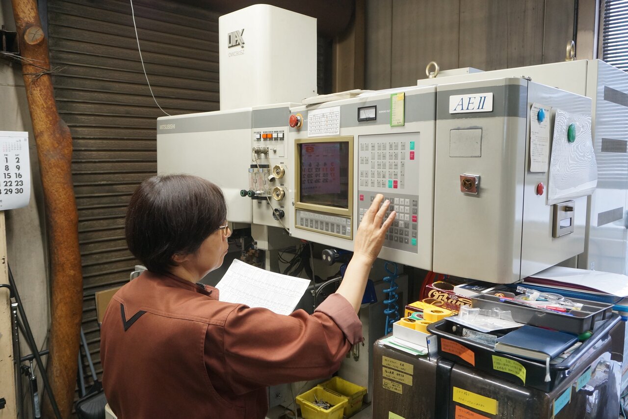 「鏡面プロファイル研削加工」サンプル（写真提供：ミスズ）