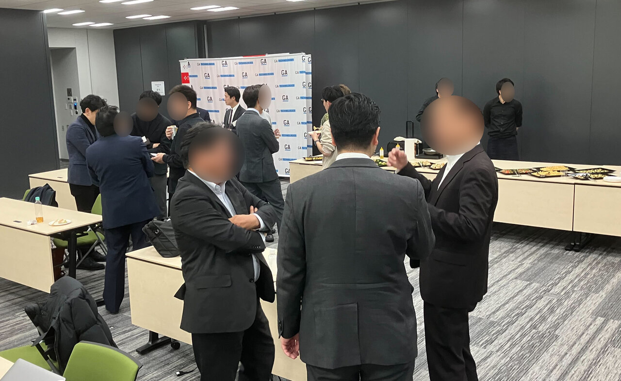 勉強会「バリューアップラボ」歓談の様子（プライバシー保護のため、画像を加工しています）