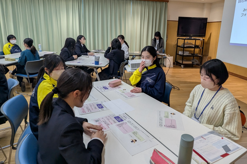 図２　中高生に向けた科学教室の様子（写真提供：茨城高専）