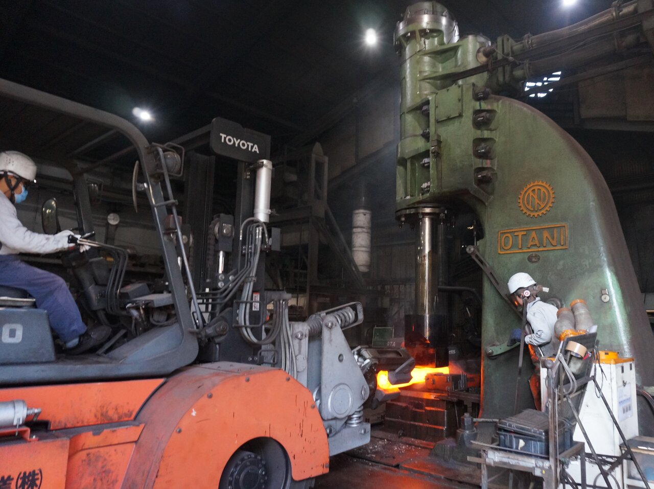 エアハンマーによるフリー鍛造