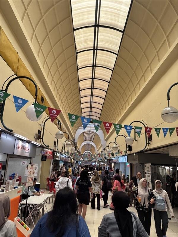 参考写真1　ジャカルタブロックMは今では若者の人気スポットに